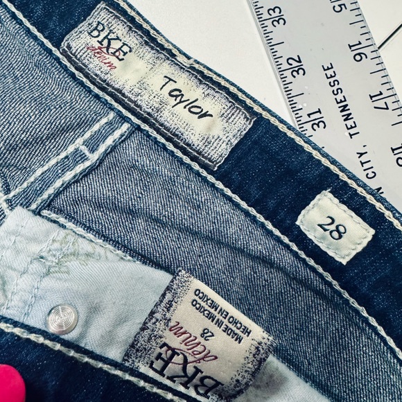 BKE Jeans Taylor Cropped Denim Dark Wash Stretch SZ 28 LIKE NEW! - Picture 10 of 16